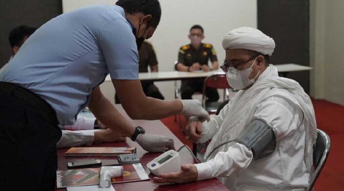 Rizieq Syihab dibebaskan dengan pembebasan bersyarat. Ia harus mengikuti sejumlah program dari Lapas Jakarta Pusat - Sisi Islam