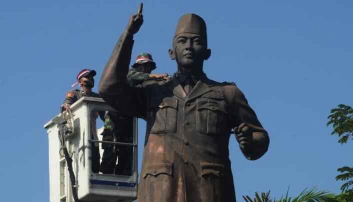 Masif Pembuatan Patung Sukarno: Mubazir dan Membuka Pengkultusan