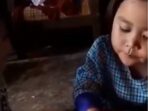 Viral Gadis Kecil yang Sabar Mengajarkan Adiknya Membaca Iqra
