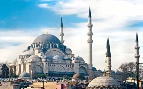Pentingnya Peran Masjid dalam Kehidupan Umat Islam