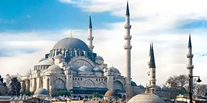 Pentingnya Peran Masjid dalam Kehidupan Umat Islam