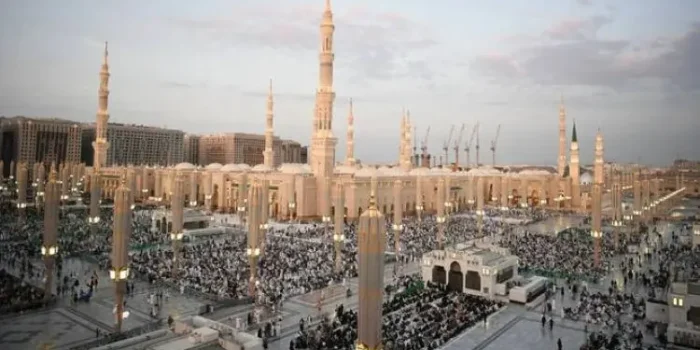 Ensiklopedia Arsitektur Masjid Nabawi: Referensi Utama Evolusi Bangunan Suci dari Zaman Nabi hingga Era Saudi