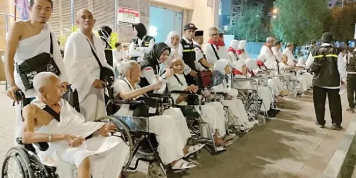 Panduan Haji untuk Lansia: 9 Pesan Kesehatan dari Prof Tjandra Agar Ibadah Lancar