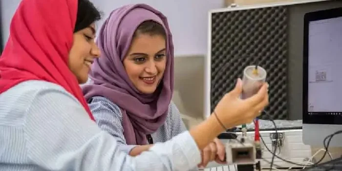 Bagaimana akademisi dan industri Saudi mendorong inovasi perhotelan?