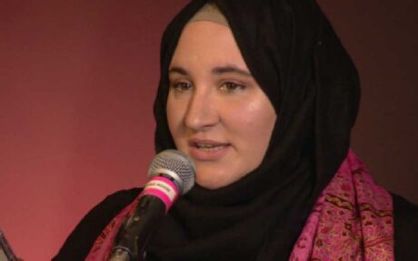 Hanan Issa adalah Muslim pertama yang terpilih sebagai penyair nasional Wales